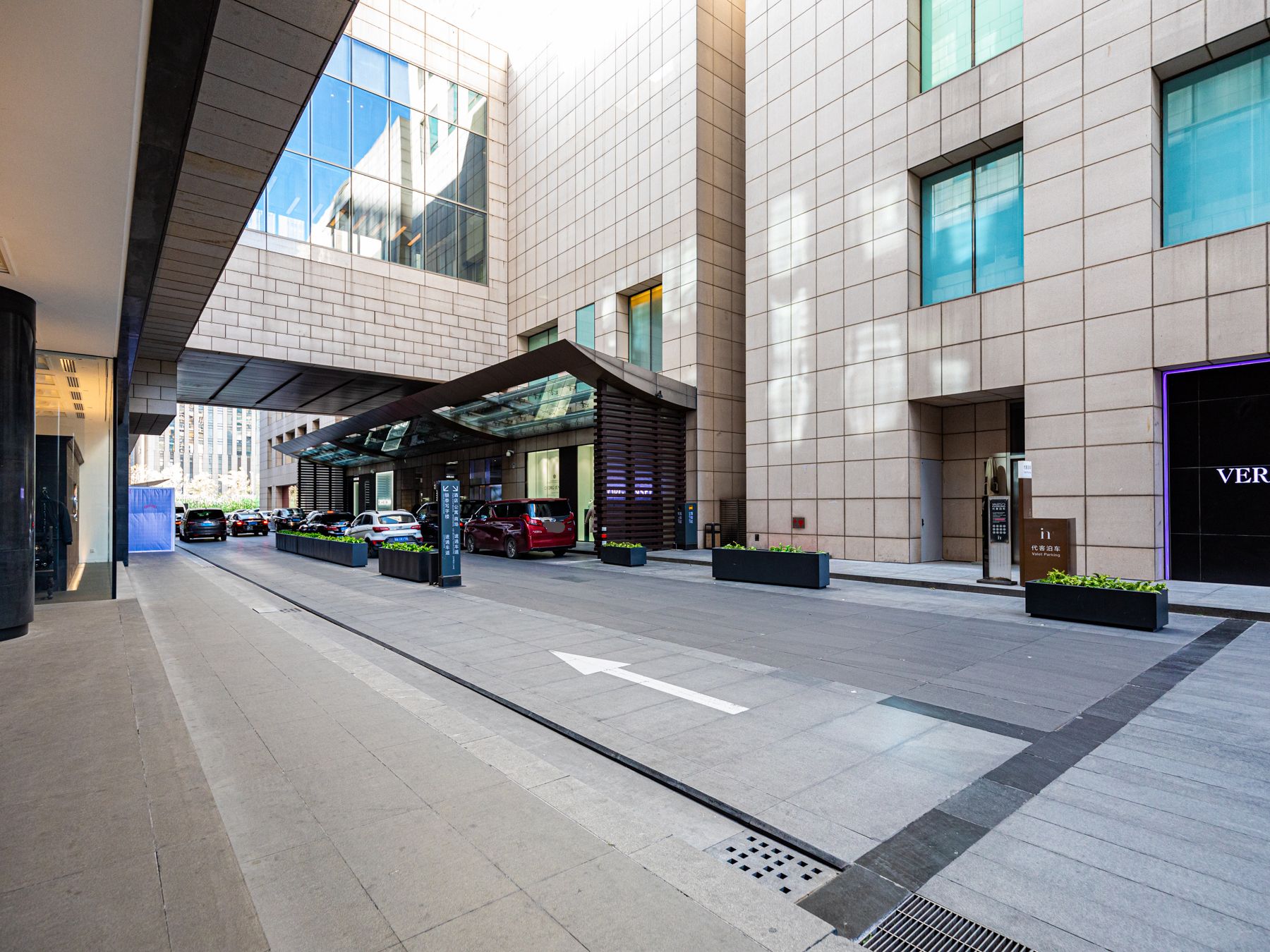 北京银泰中心 environment