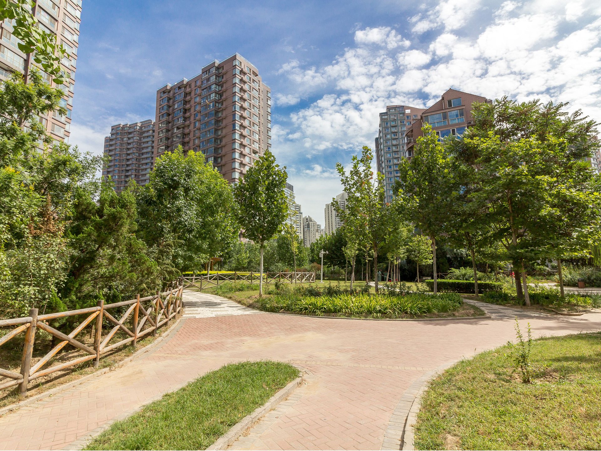 大西洋新城F区 environment