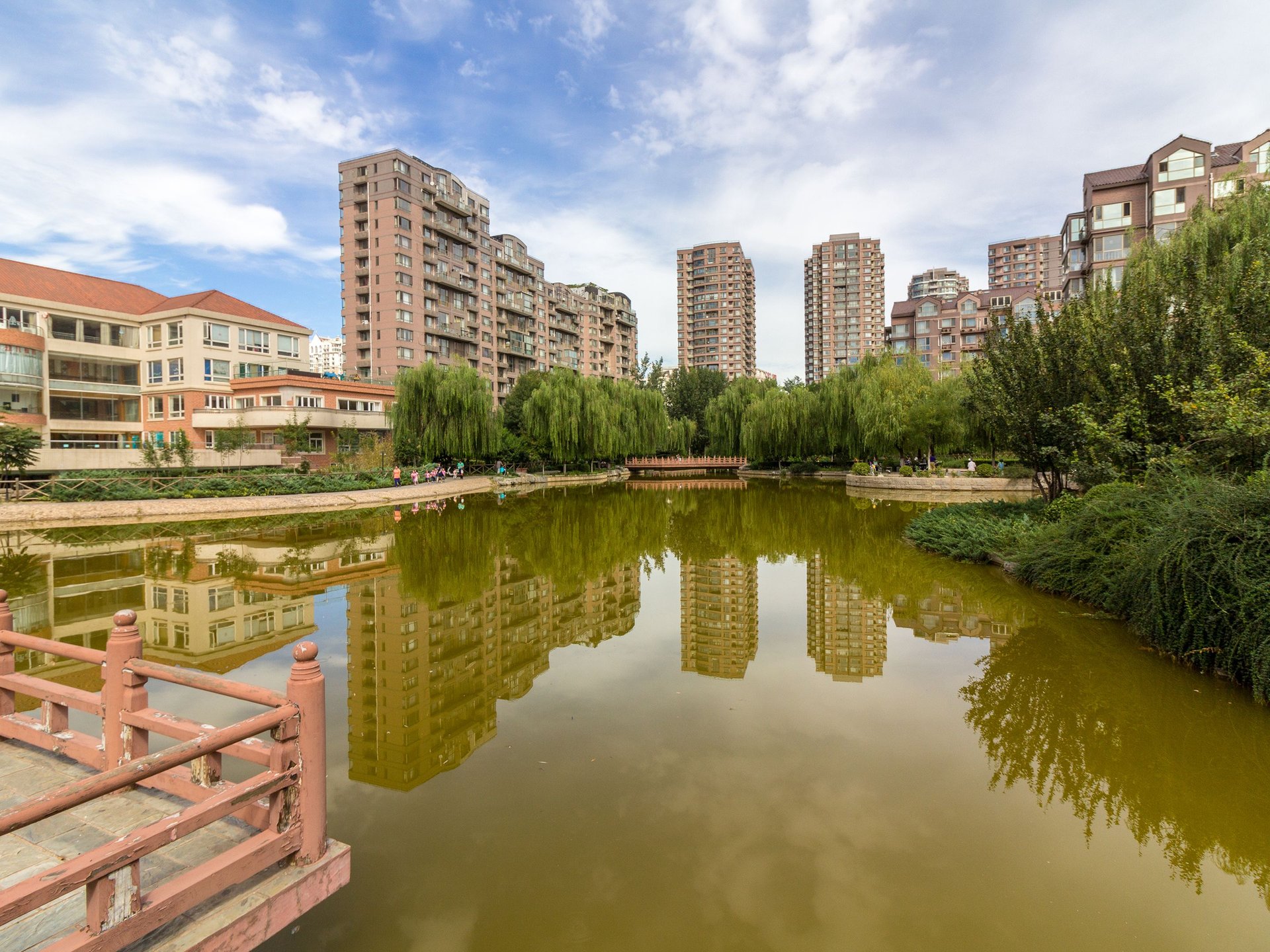 大西洋新城F区 environment