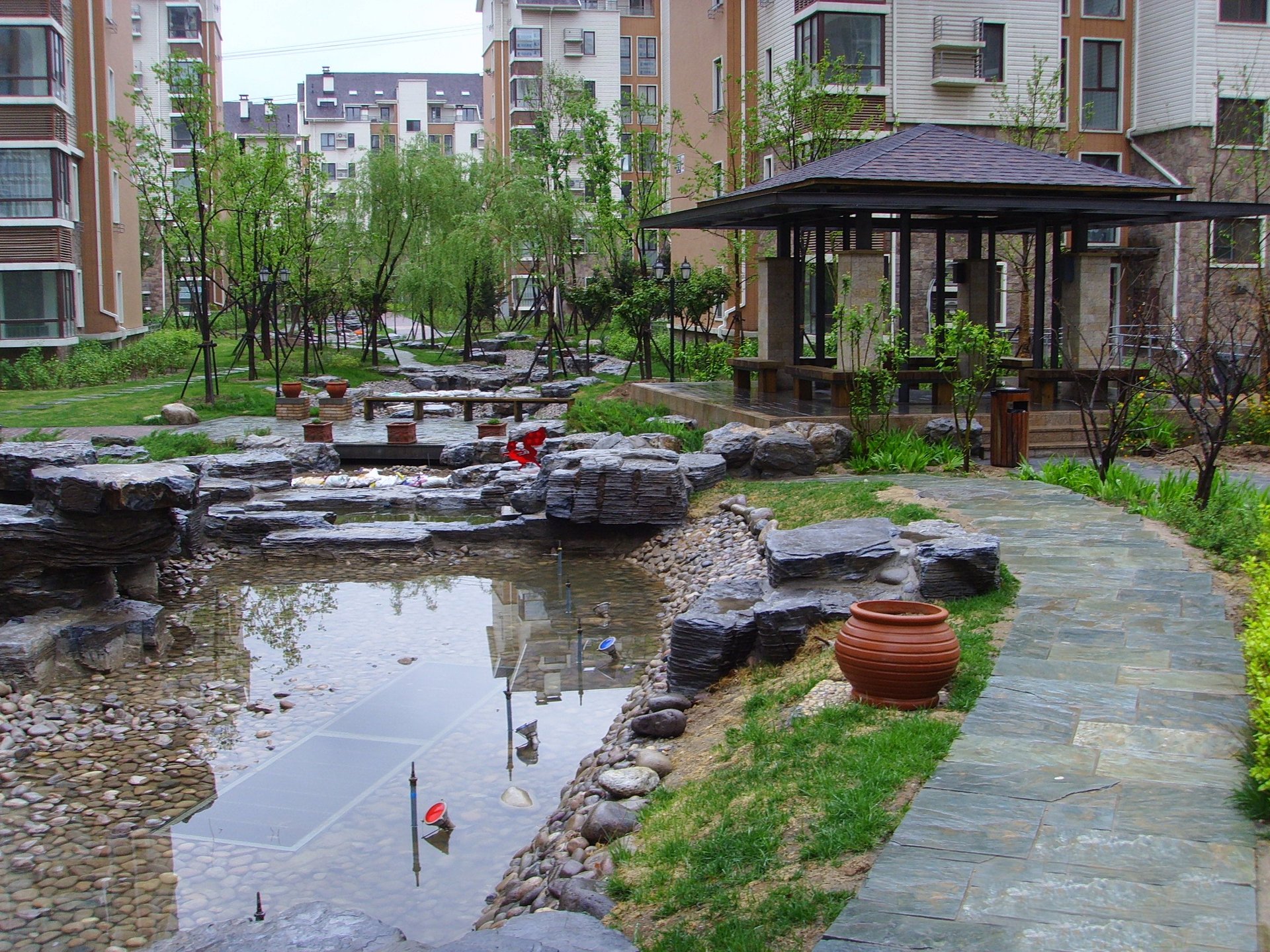 顶秀青溪 environment