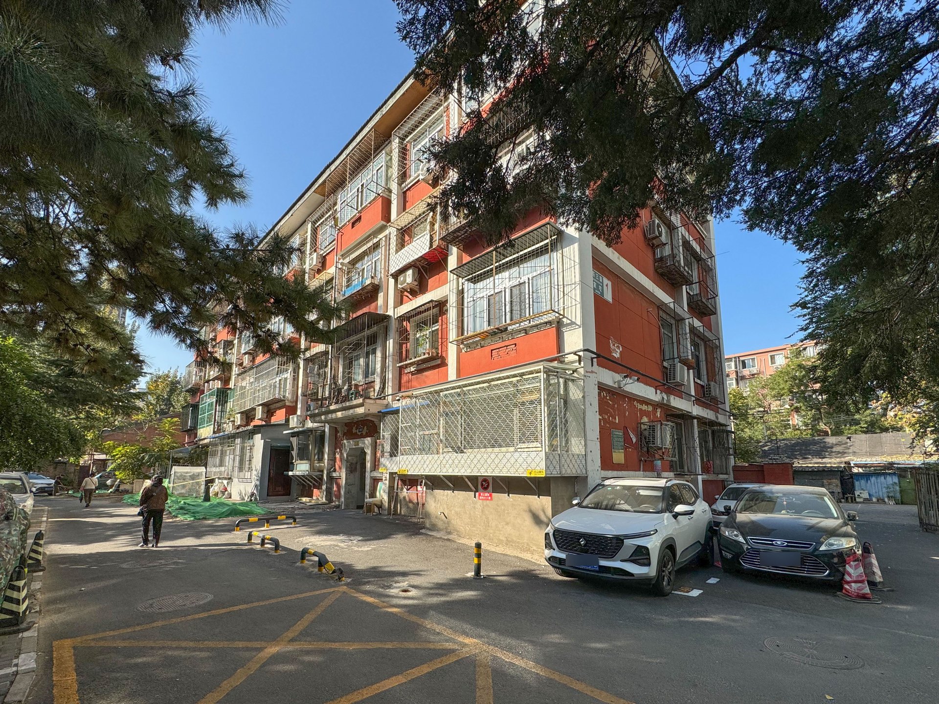 东三亲家坟 environment