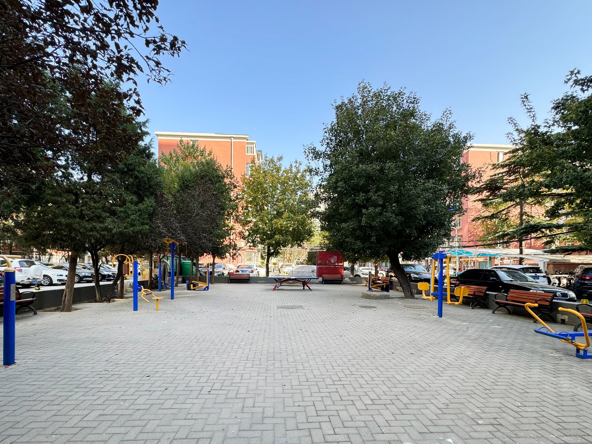 东三亲家坟 environment