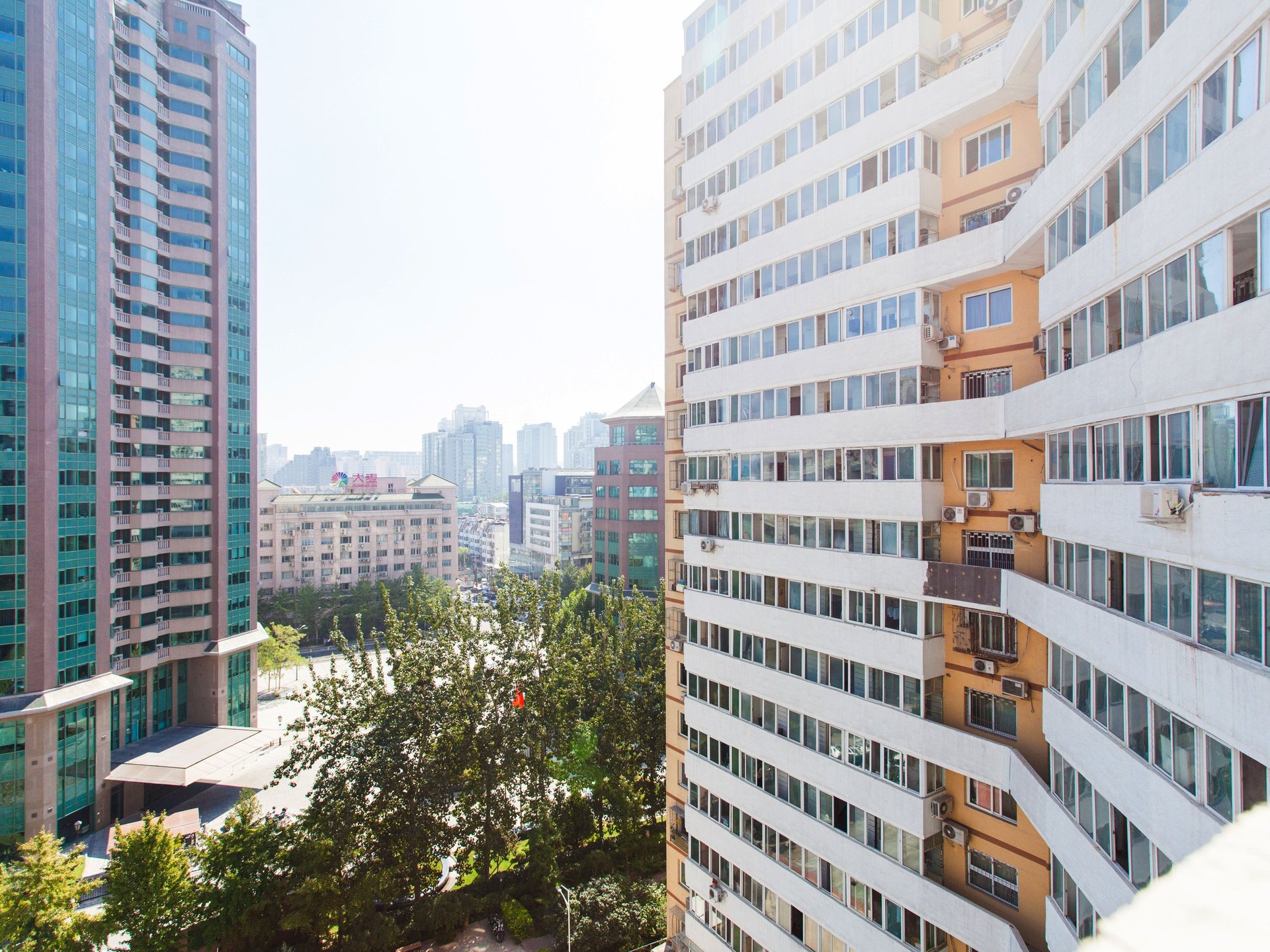 东直门南大街 environment