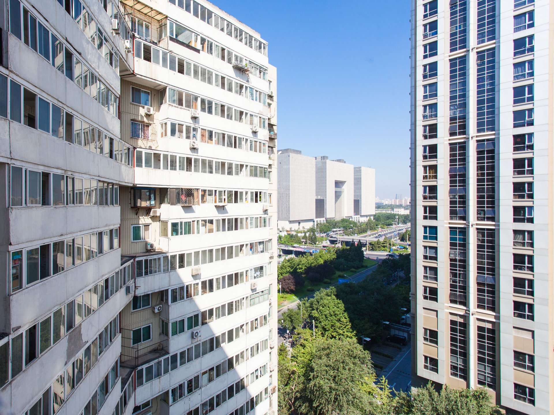 东直门南大街 environment