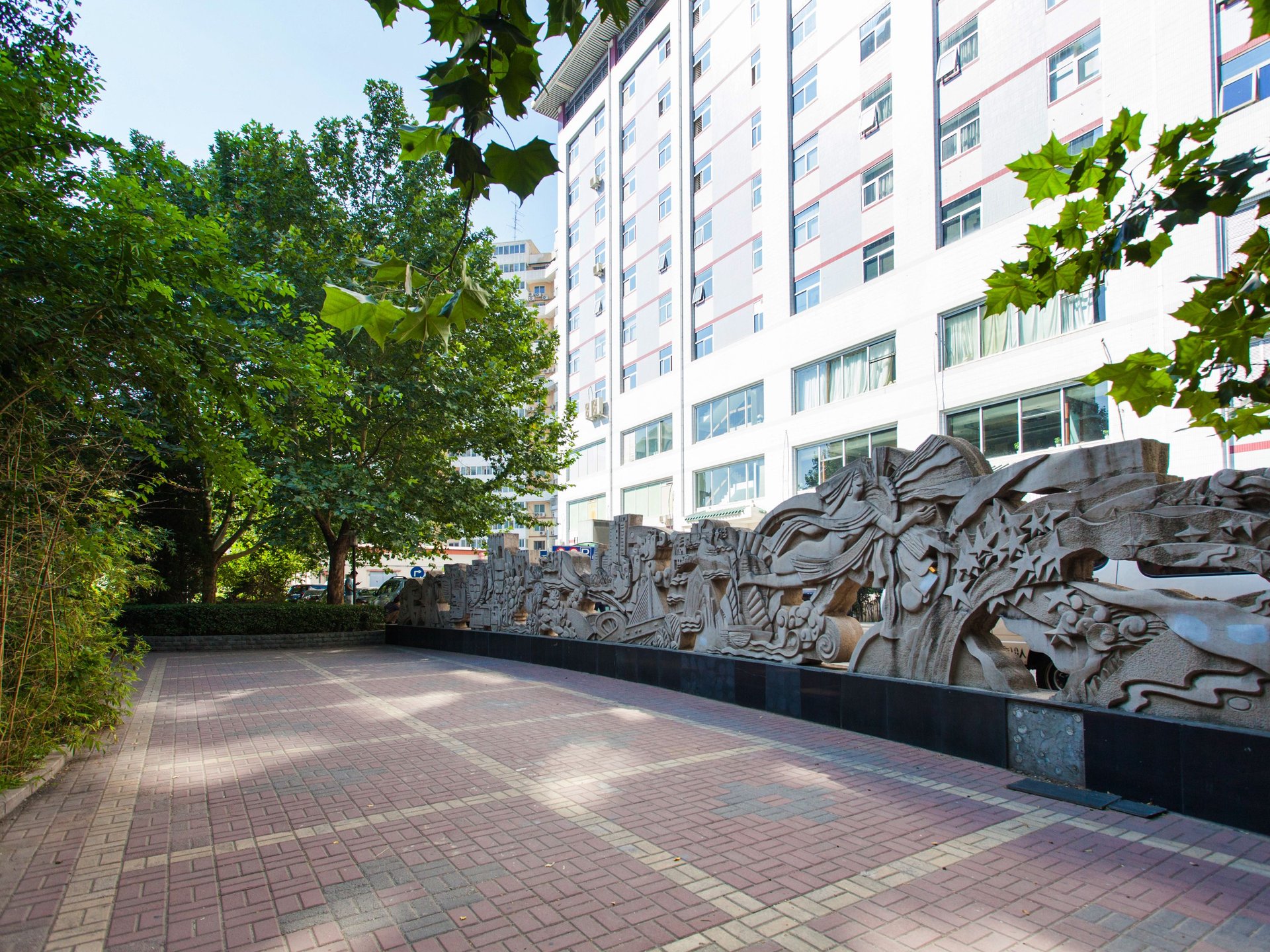 东直门南大街 environment