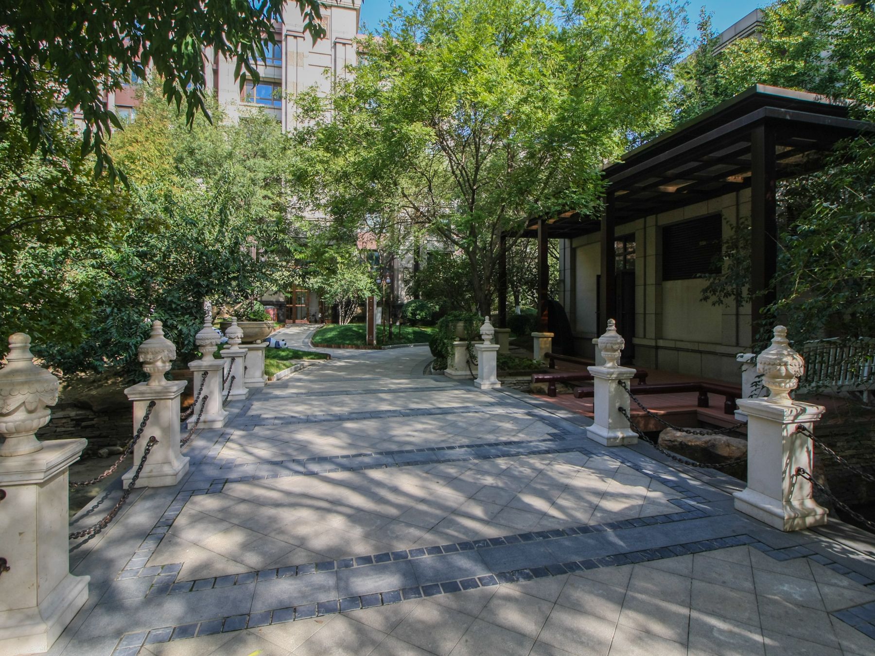 鸿坤花语墅 environment