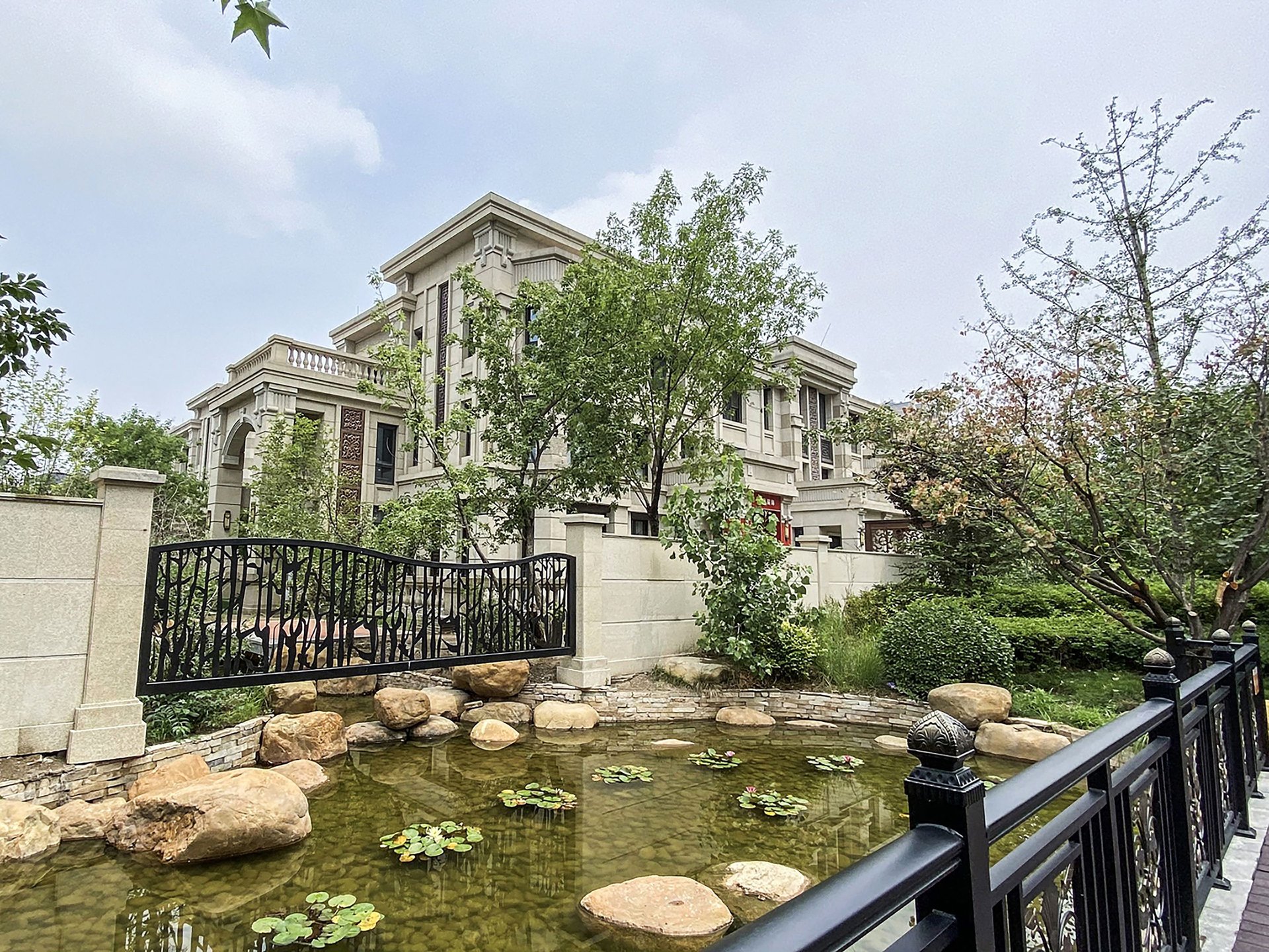 鸿坤林语墅 environment