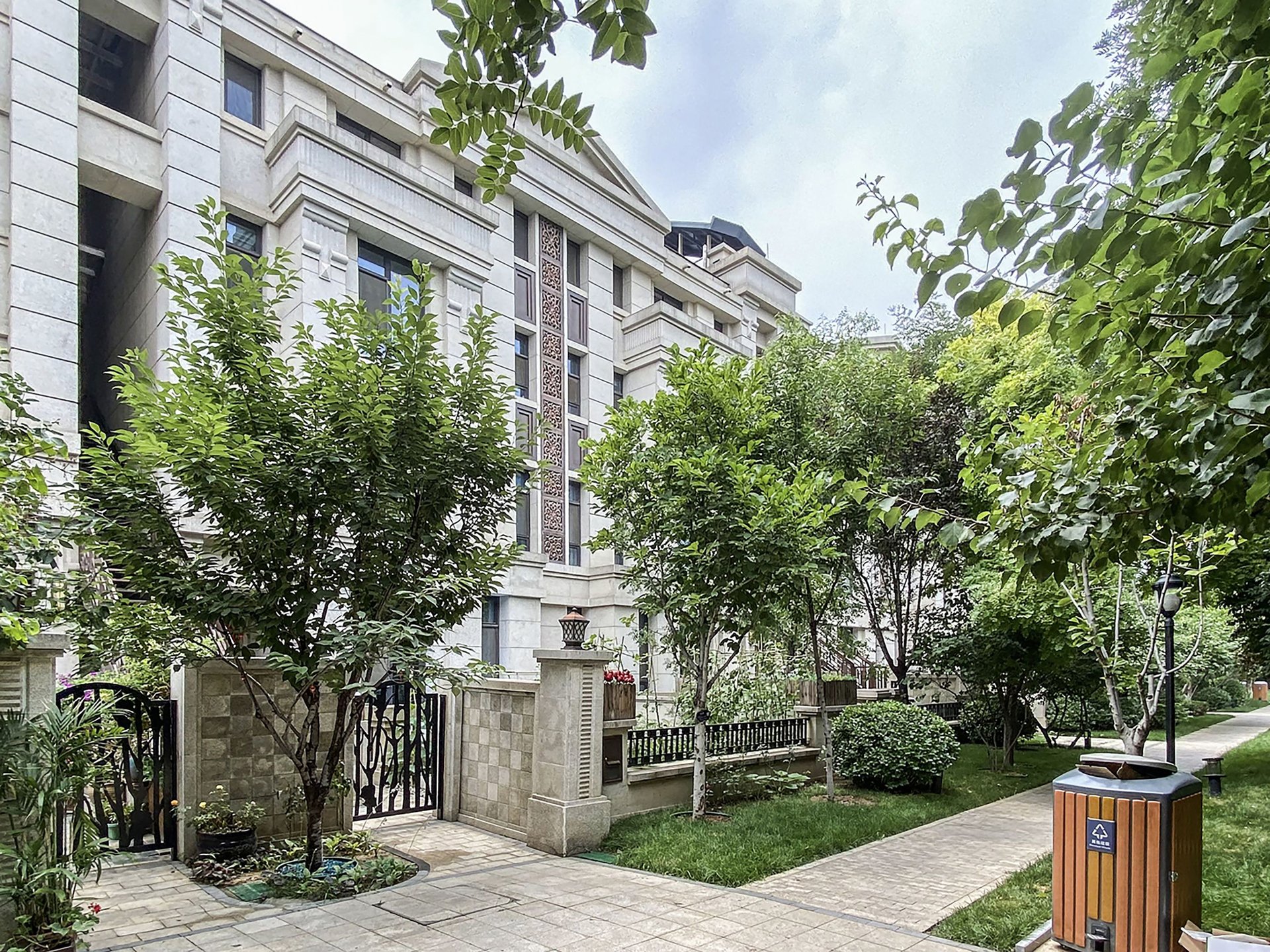 鸿坤林语墅 environment