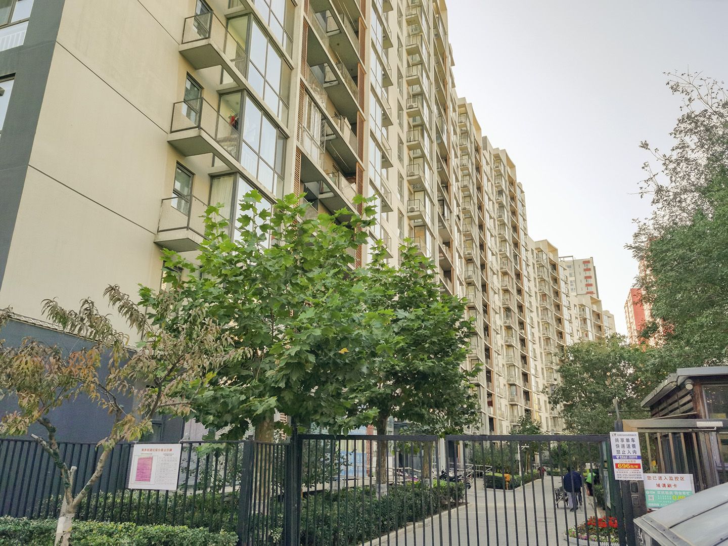 后现代城B区 environment