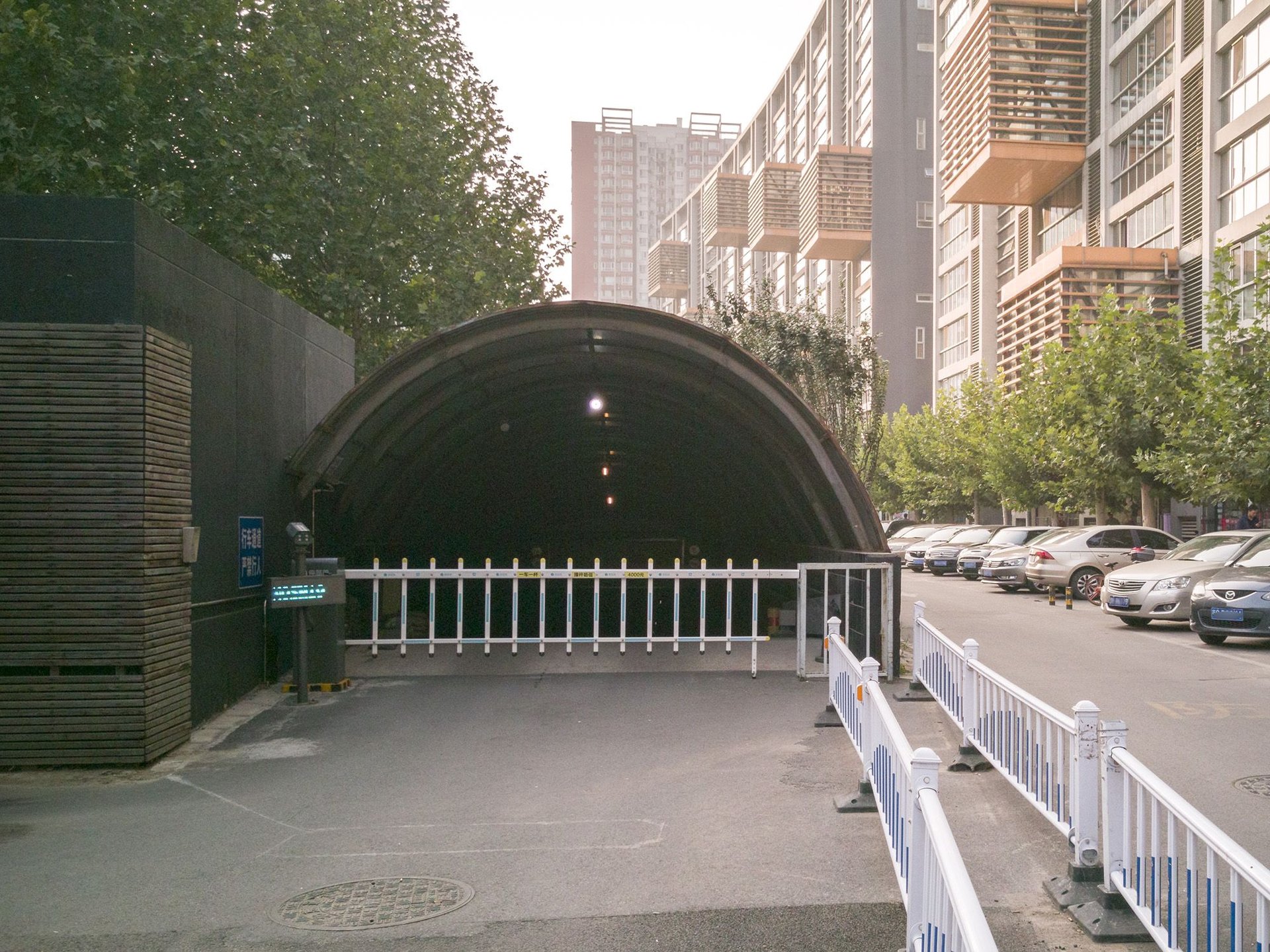 后现代城B区 environment