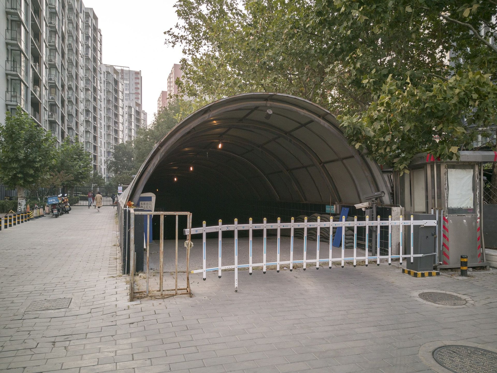 后现代城B区 environment