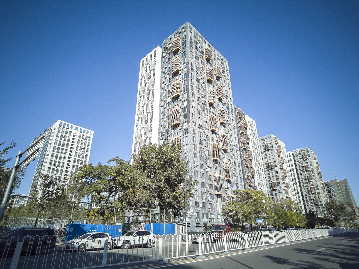 后现代城D区 environment