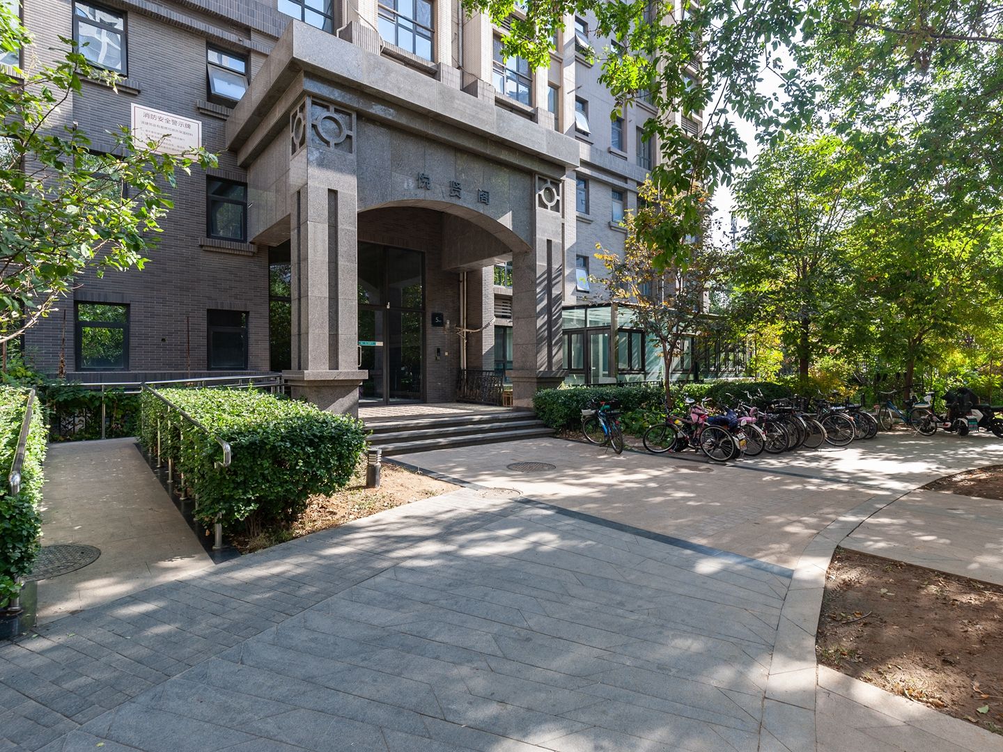 华业东方玫瑰A区 environment