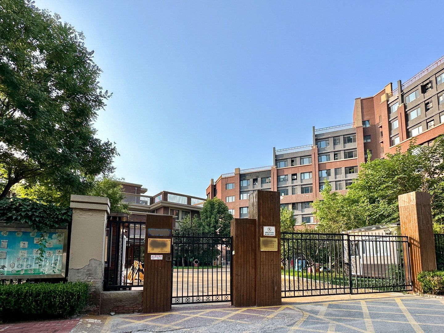 华业玫瑰东筑 environment