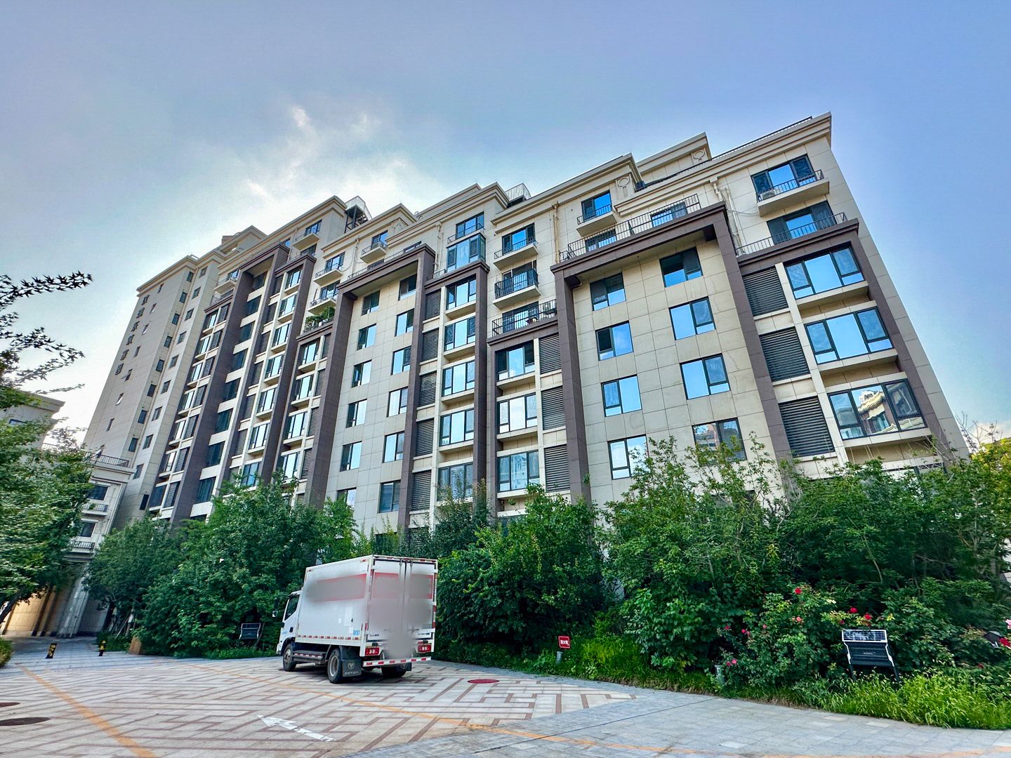 华业玫瑰东筑 environment