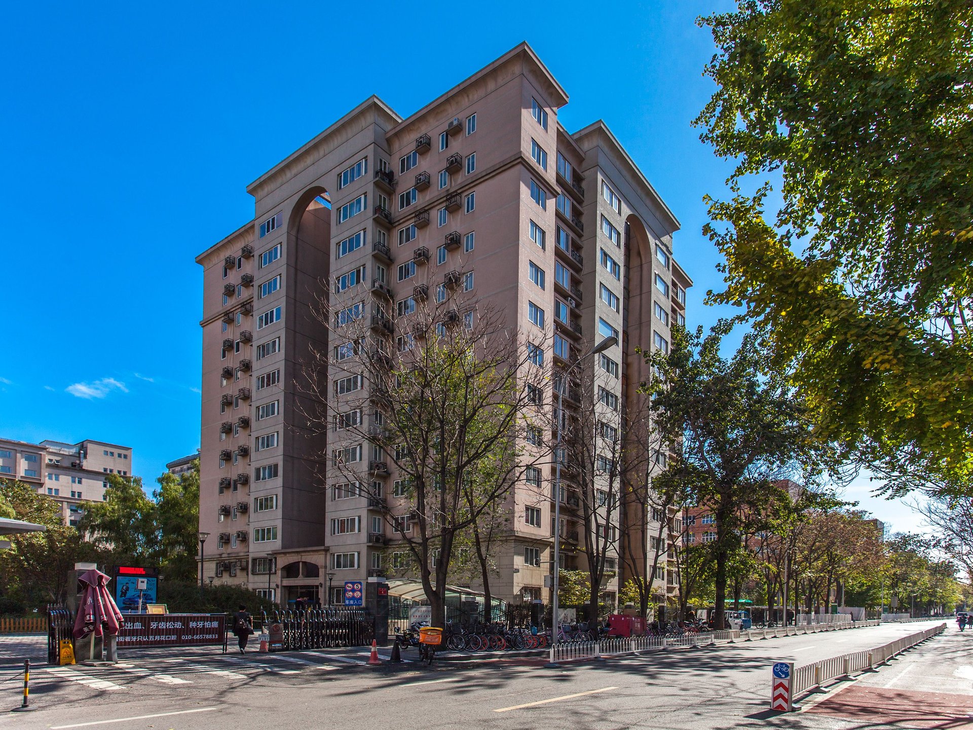 金宸国际公寓 environment