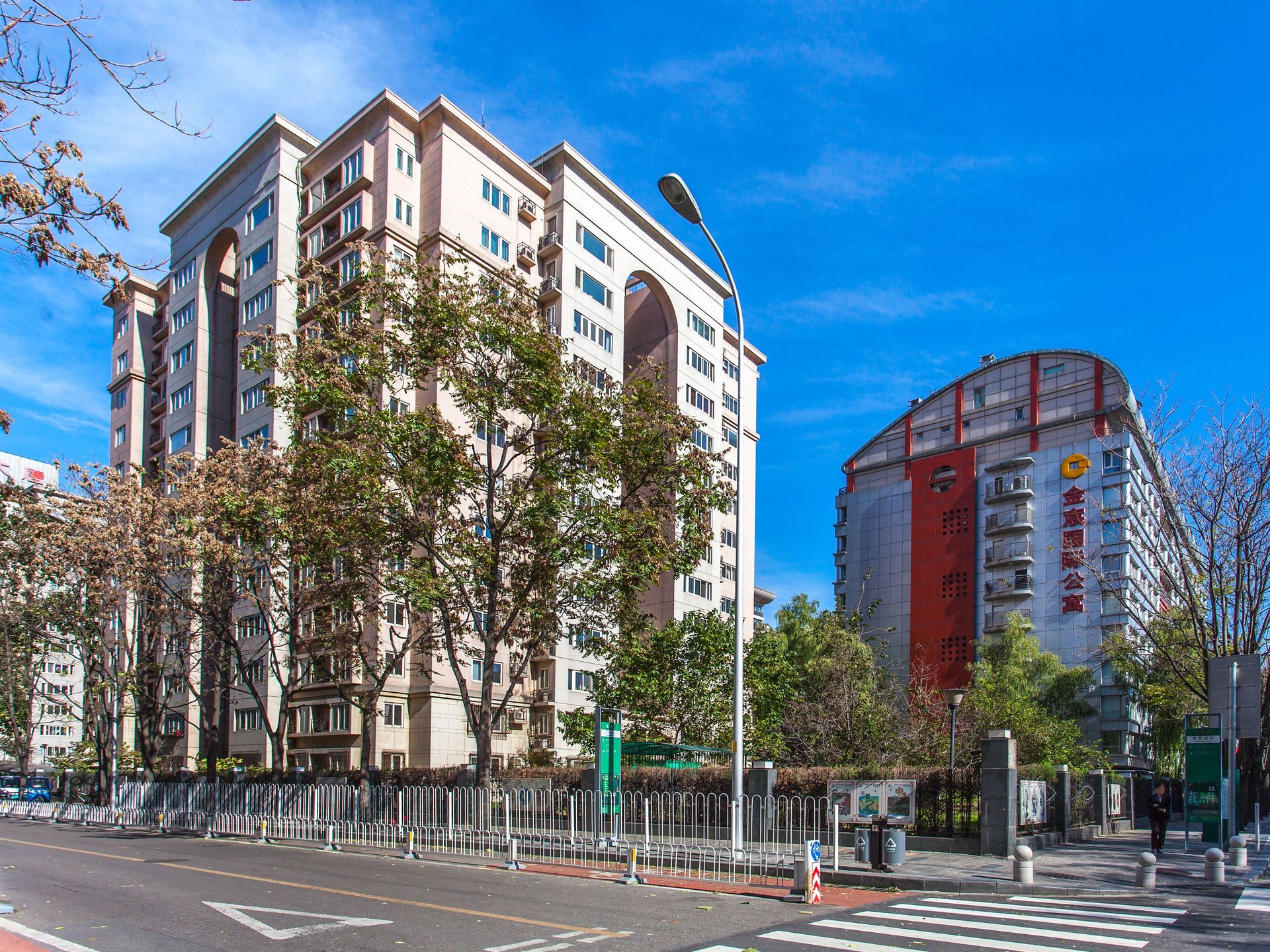 金宸国际公寓 environment