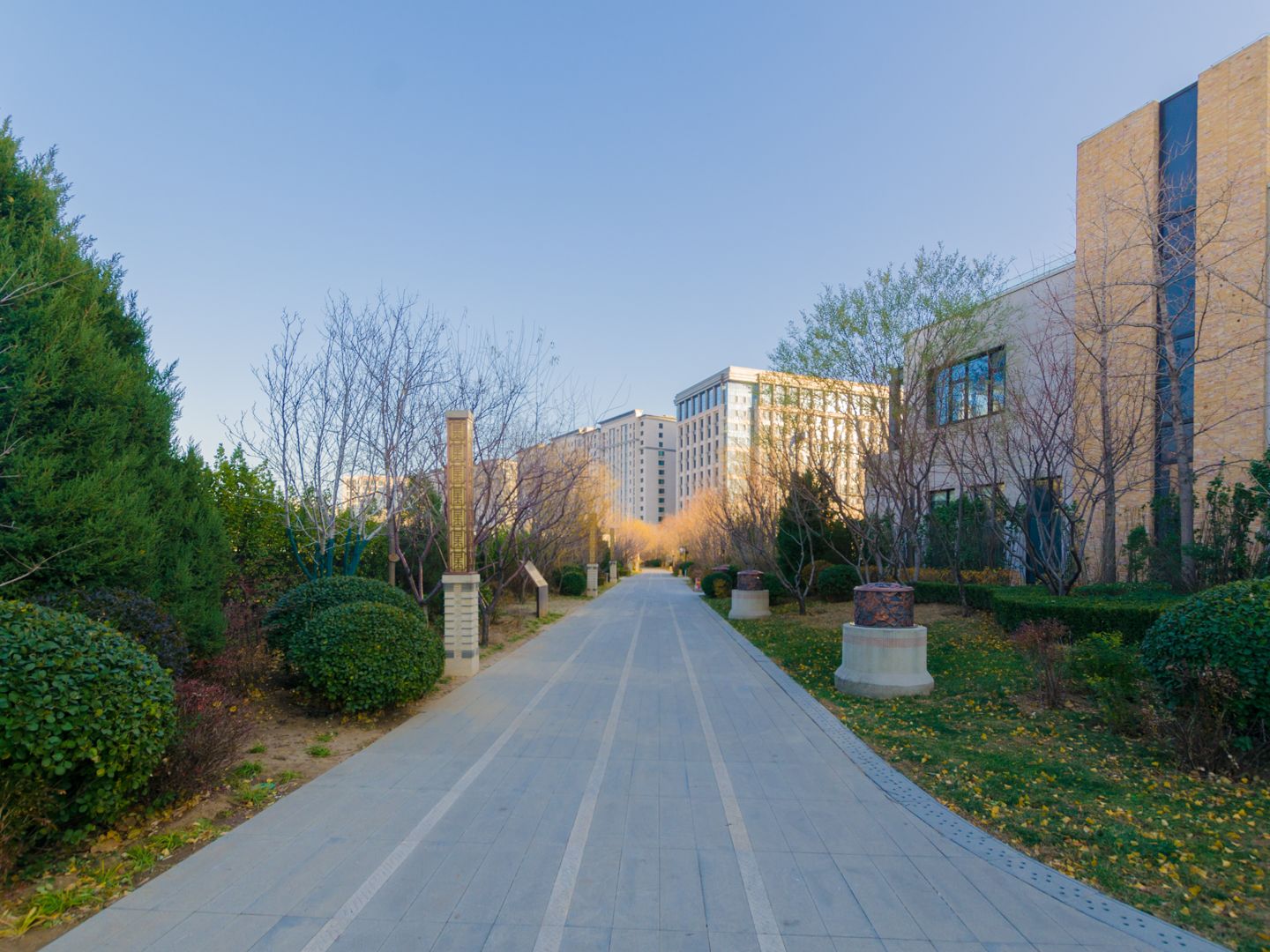 京投银泰琨御府 environment