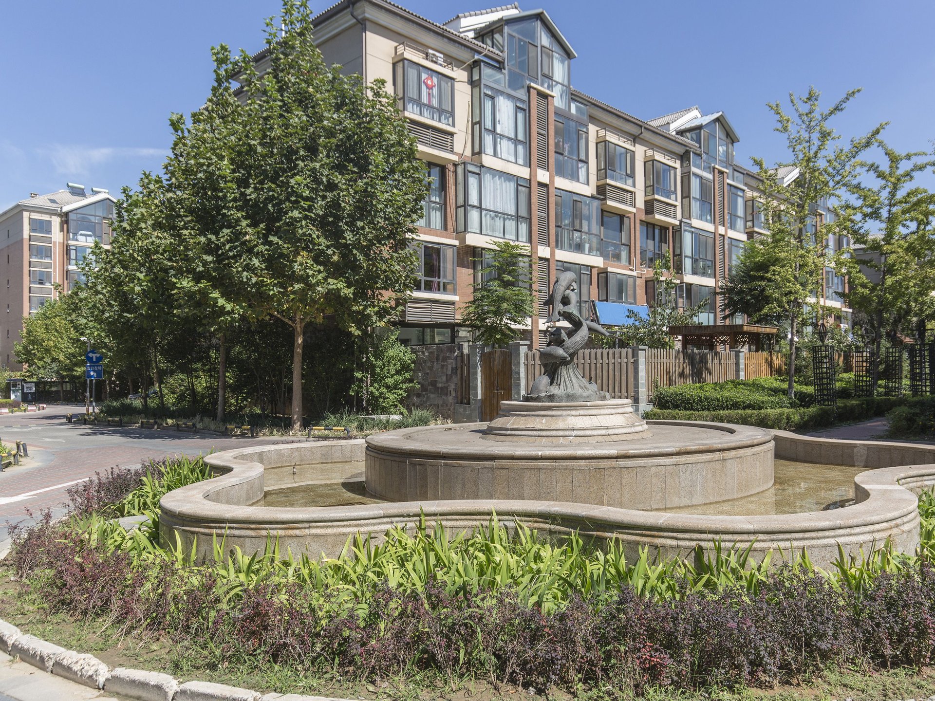 金色漫香林五期 environment