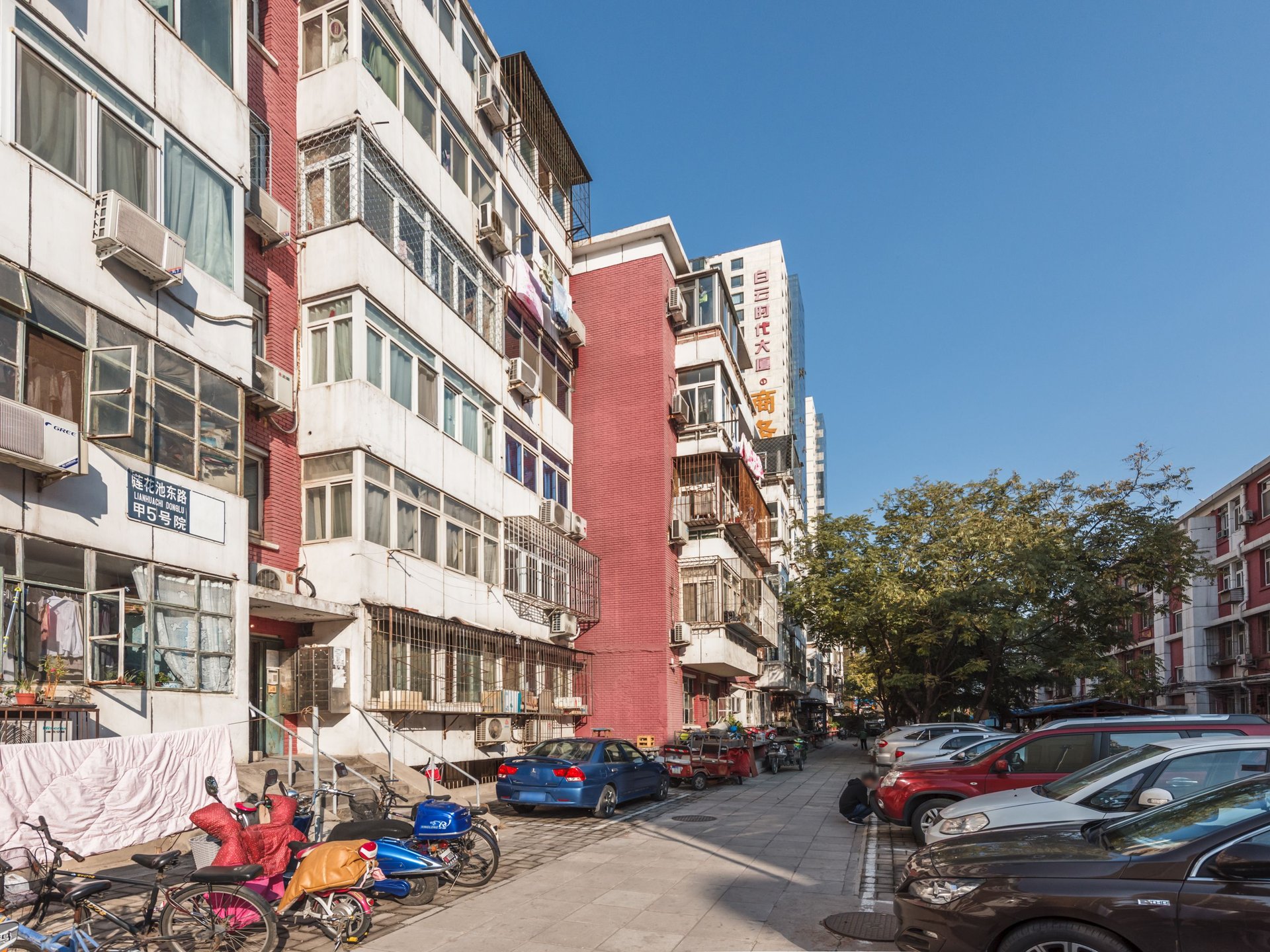 莲花池东路甲5号院 environment