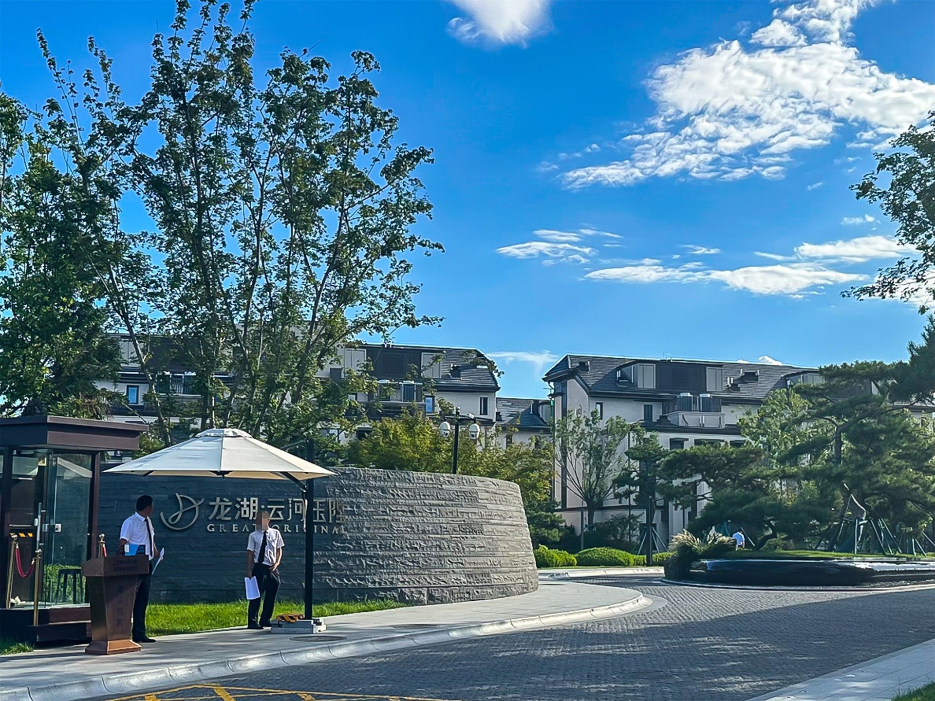 龙湖·云河玉陛 environment