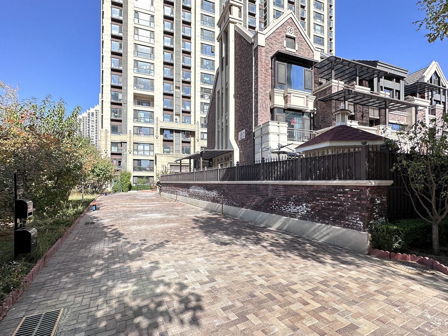 泷悦长安伊顿园 environment