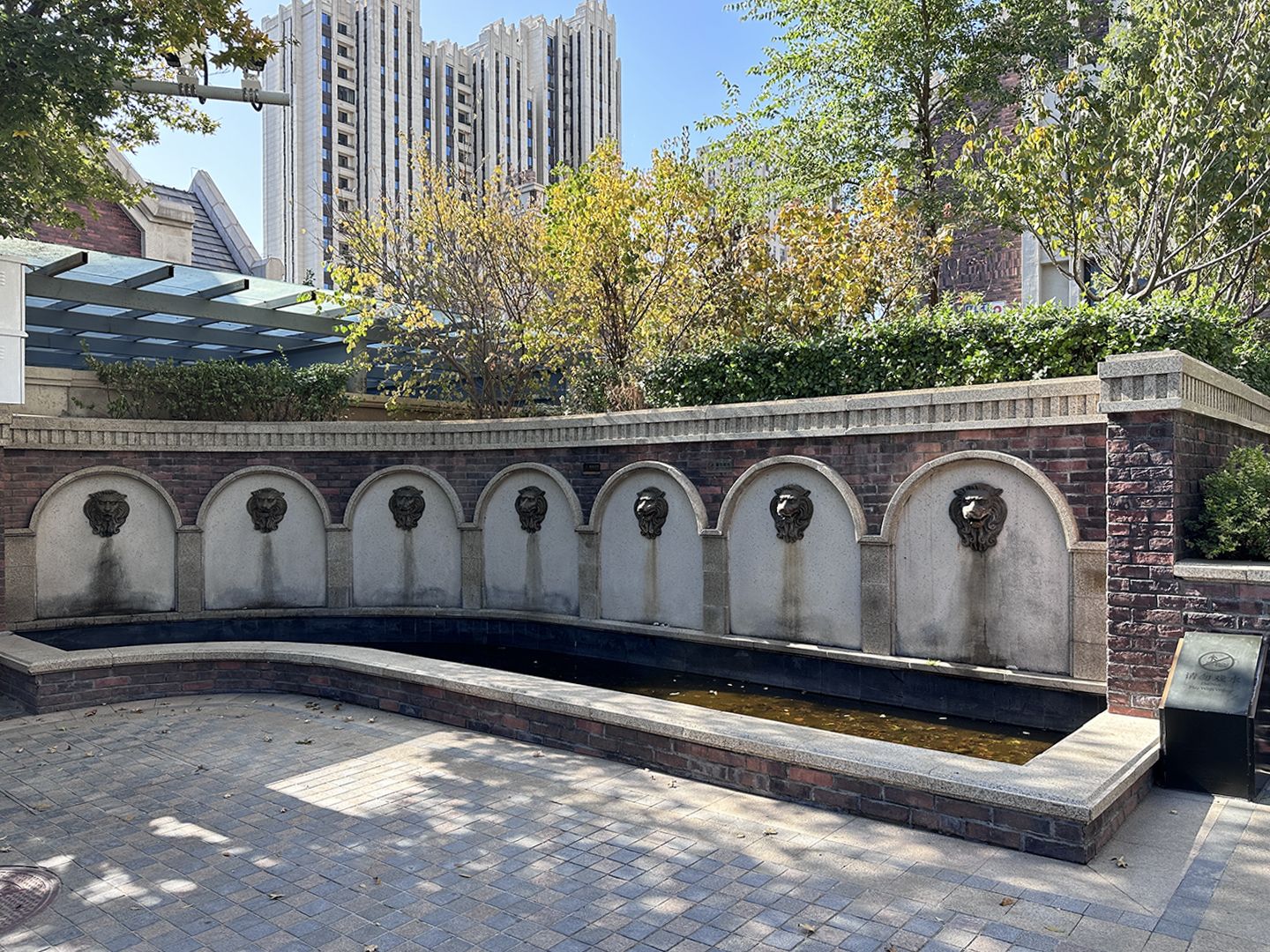 泷悦长安伊顿园 environment