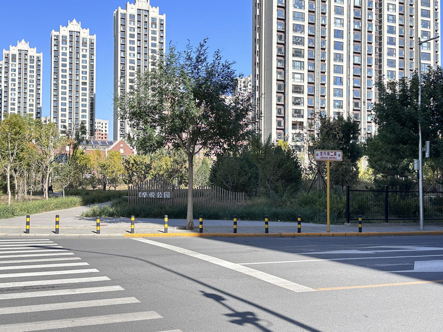 泷悦长安伊顿园 environment