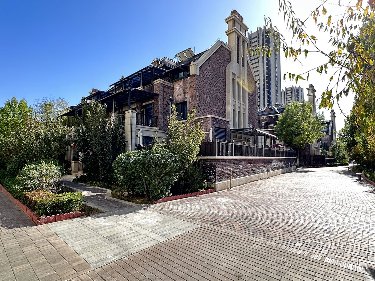 泷悦长安伊顿园 environment