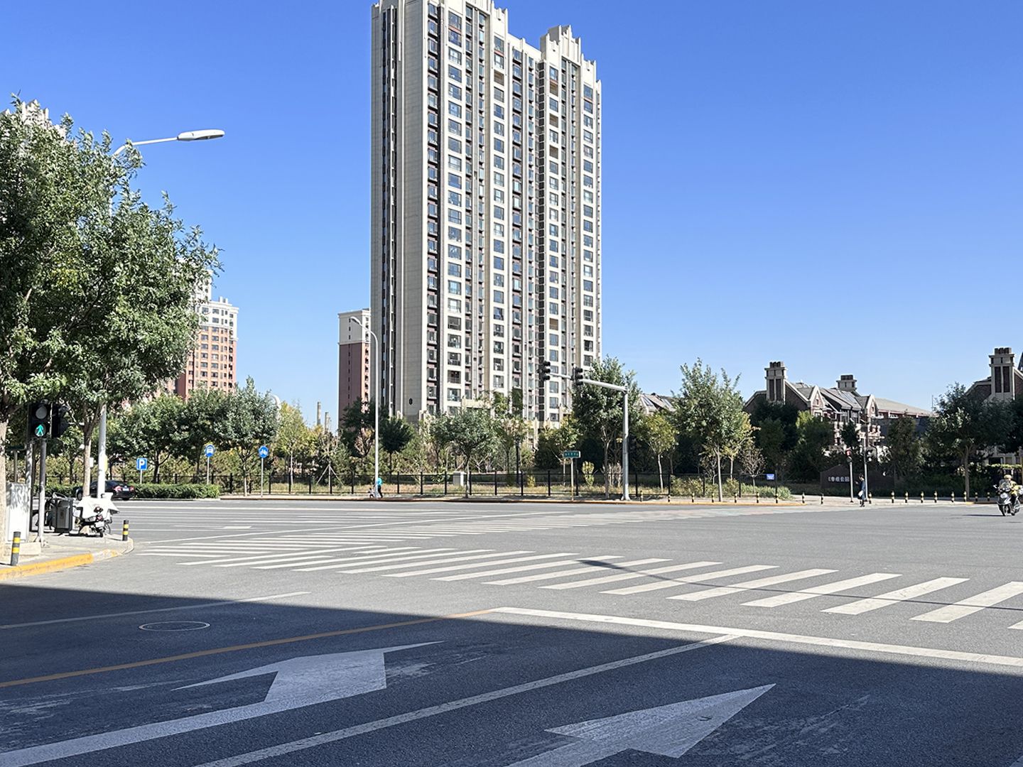 泷悦长安伊顿园 environment