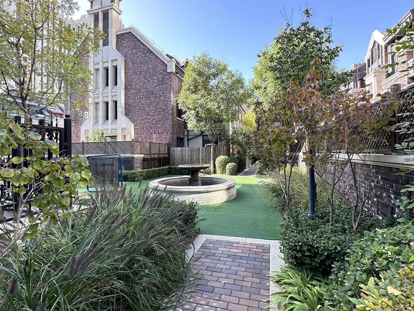 泷悦长安伊顿园 environment