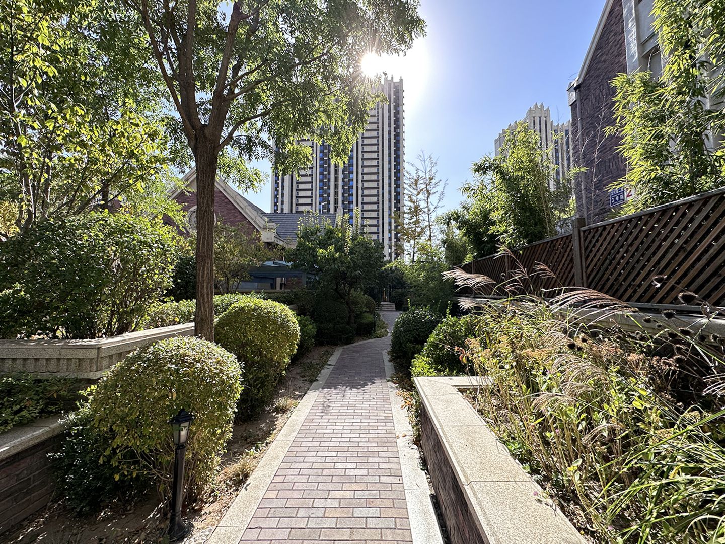 泷悦长安伊顿园 environment