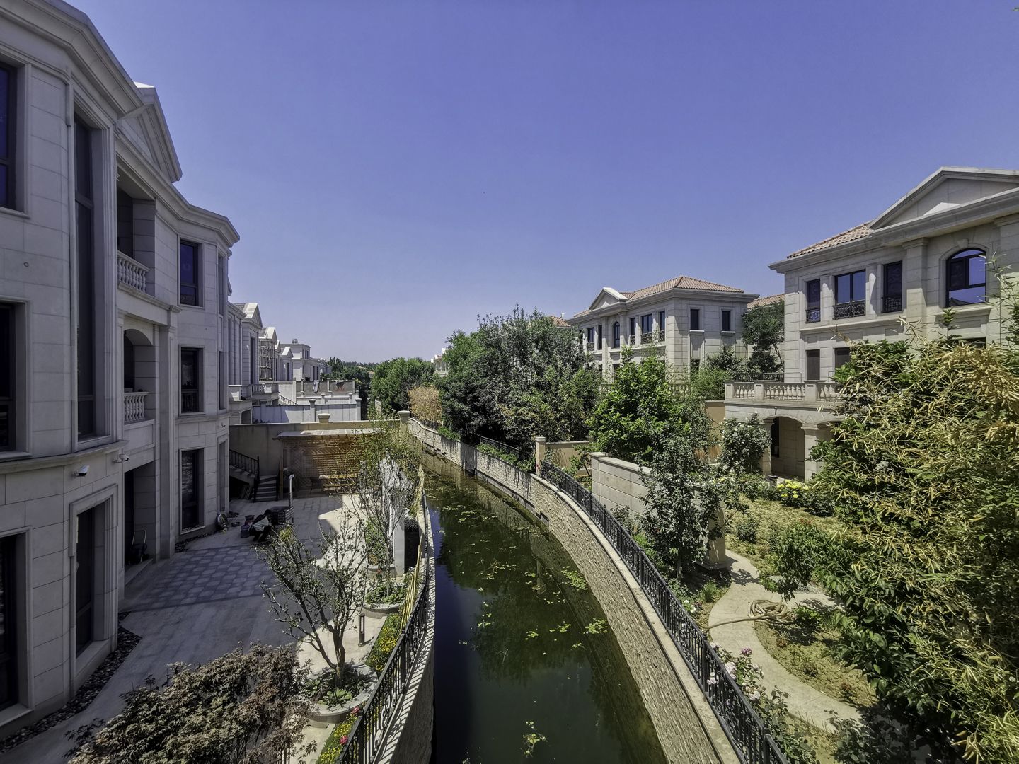 鲁能格拉斯小镇 environment