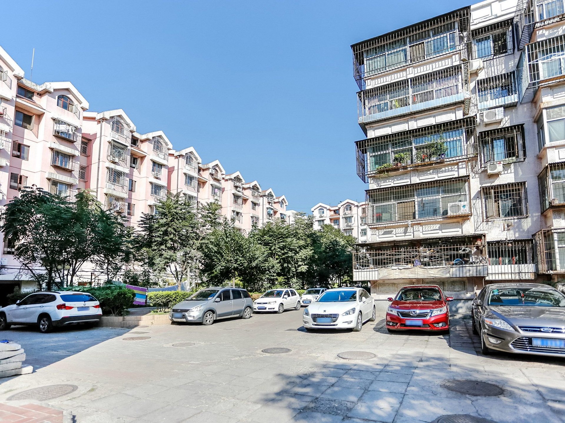 青塔东里 environment