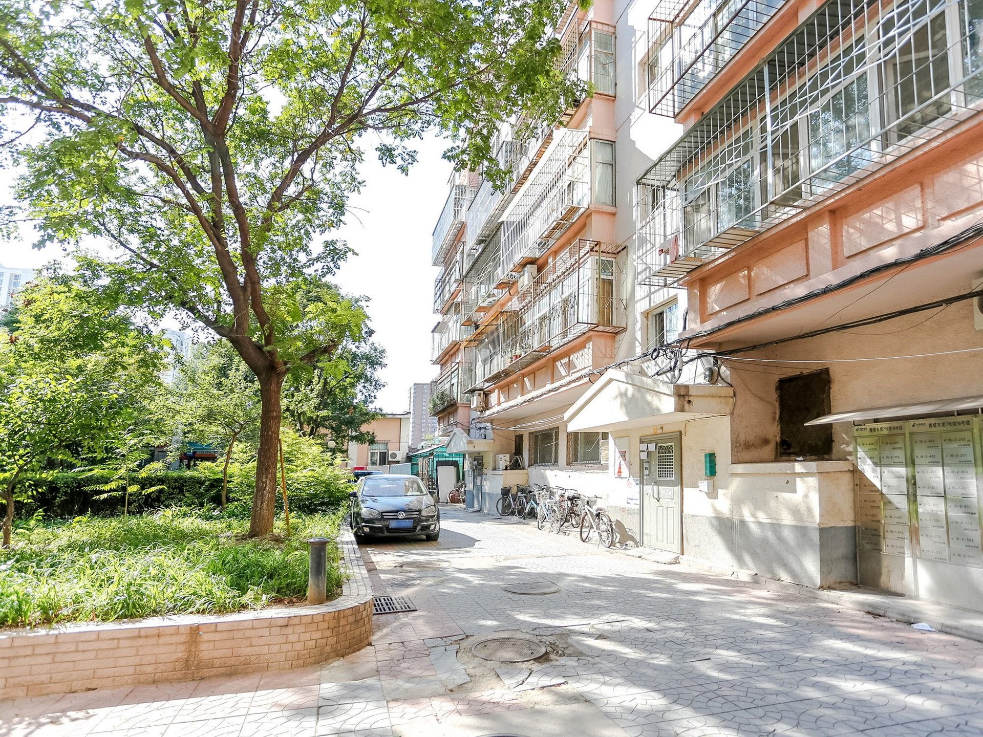 青塔东里 environment