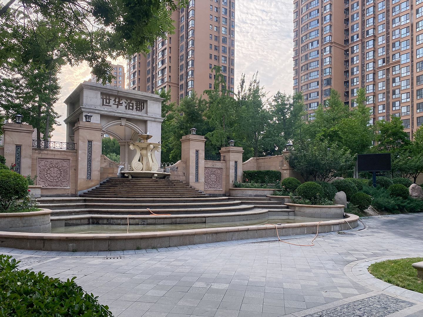 世华泊郡 environment