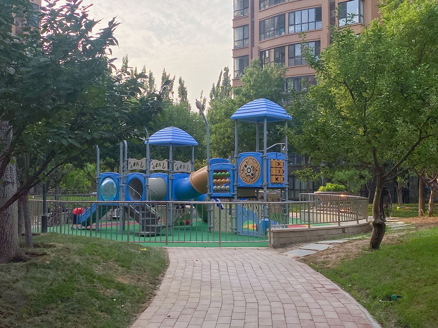 世华泊郡 environment