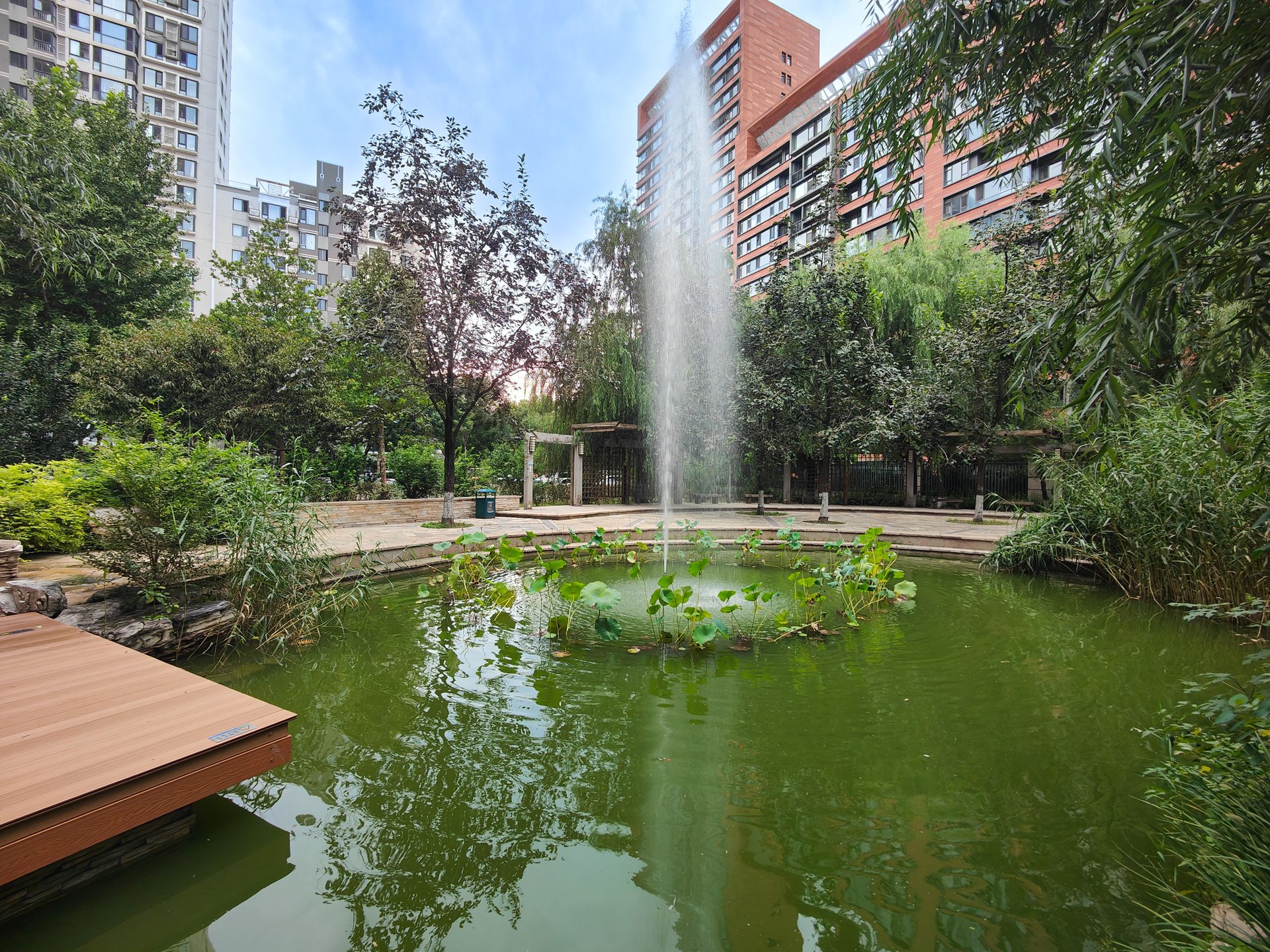 世纪东方城北区 environment