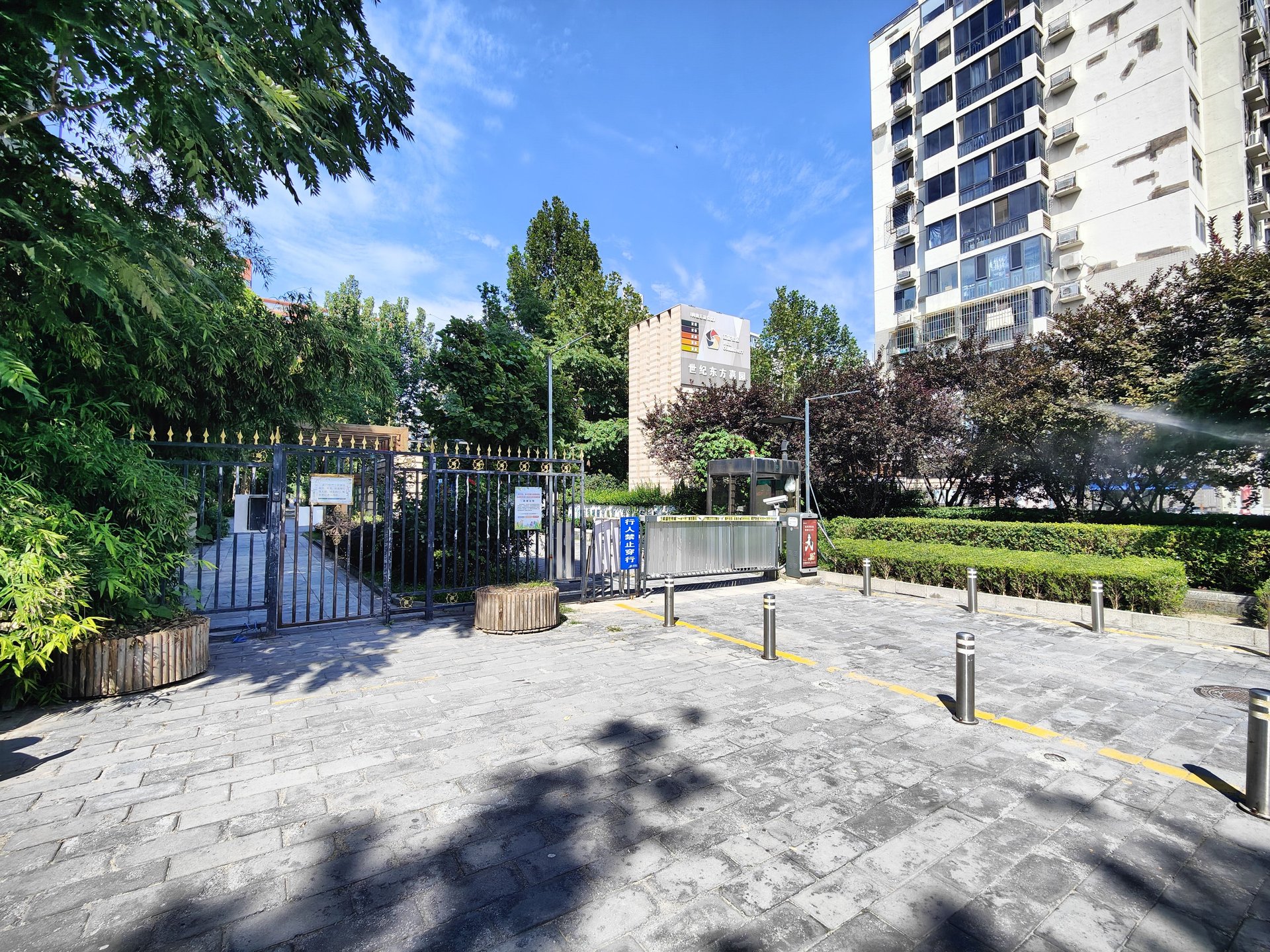 世纪东方城北区 environment