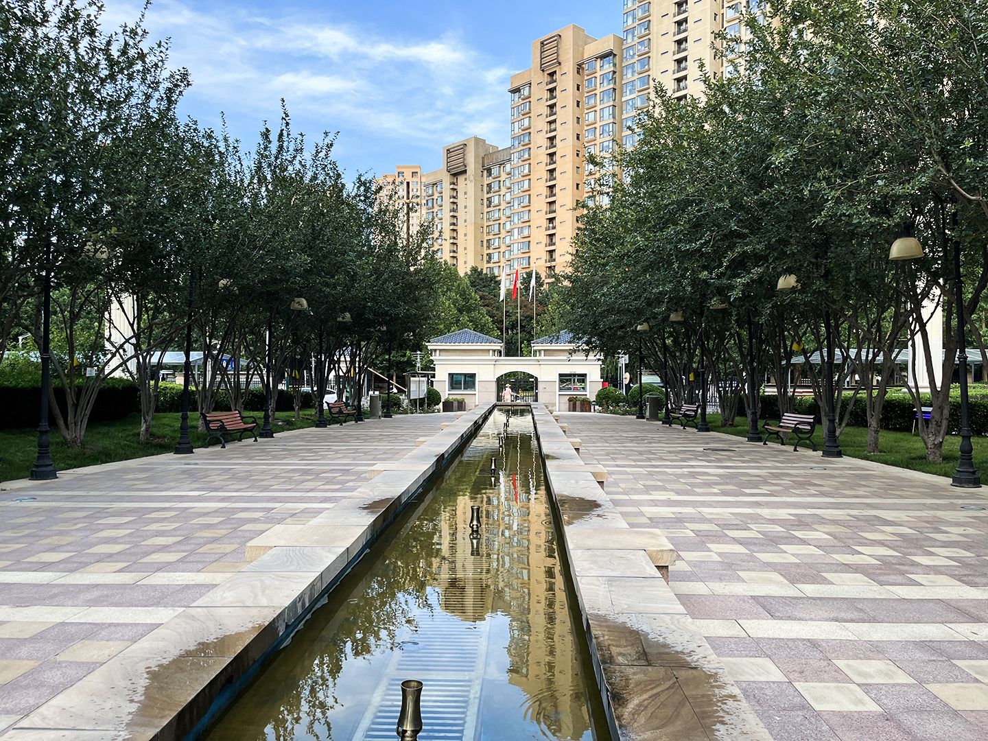 世茂奥临花园 environment