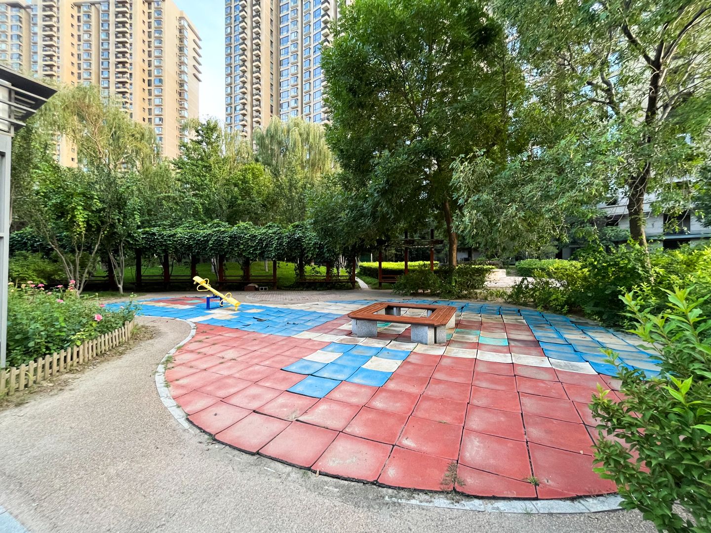 世茂奥临花园 environment