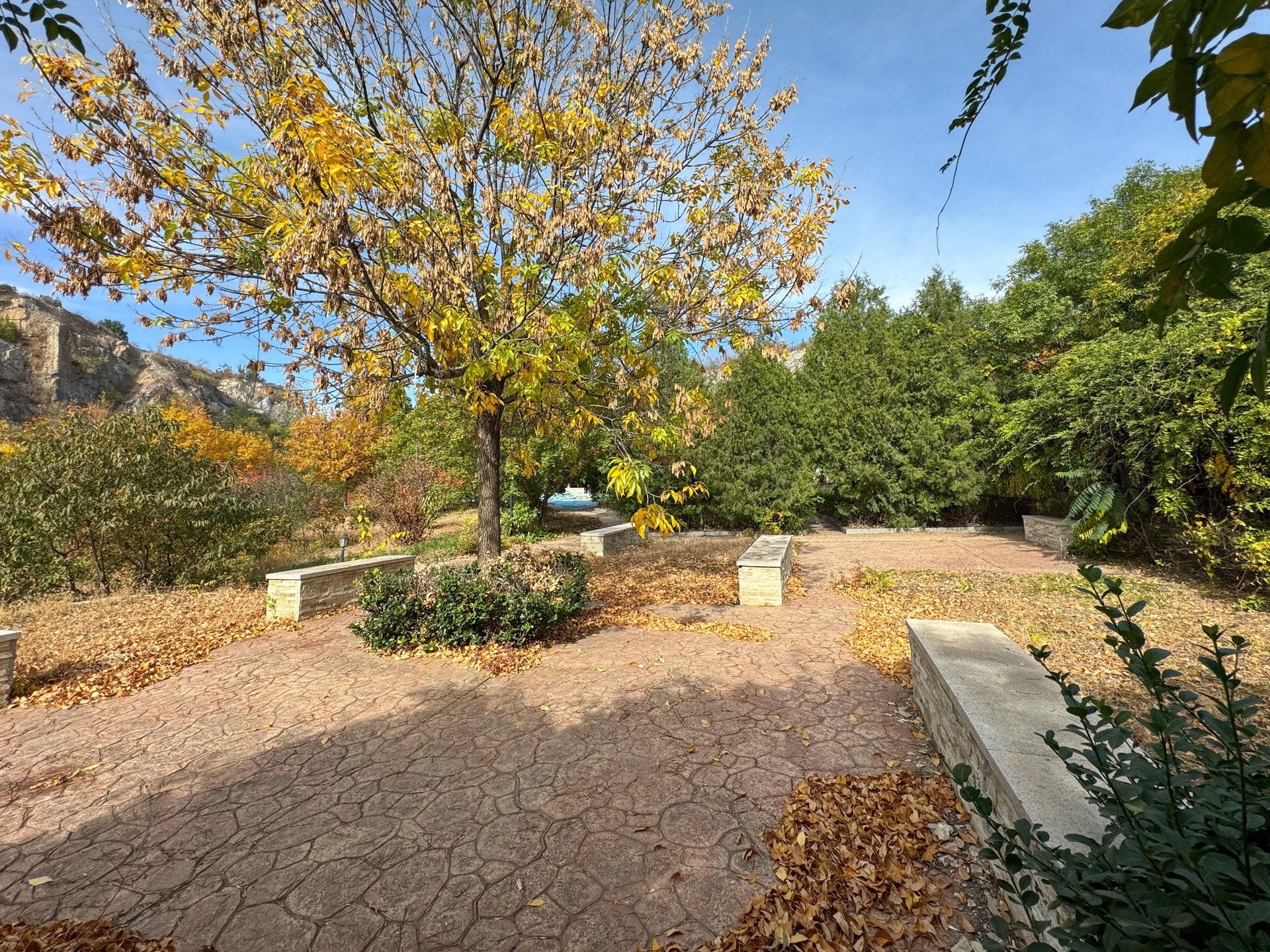 首创澜茵山二期 environment