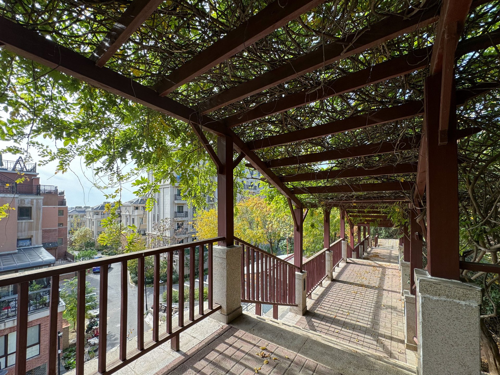 首创澜茵山二期 environment