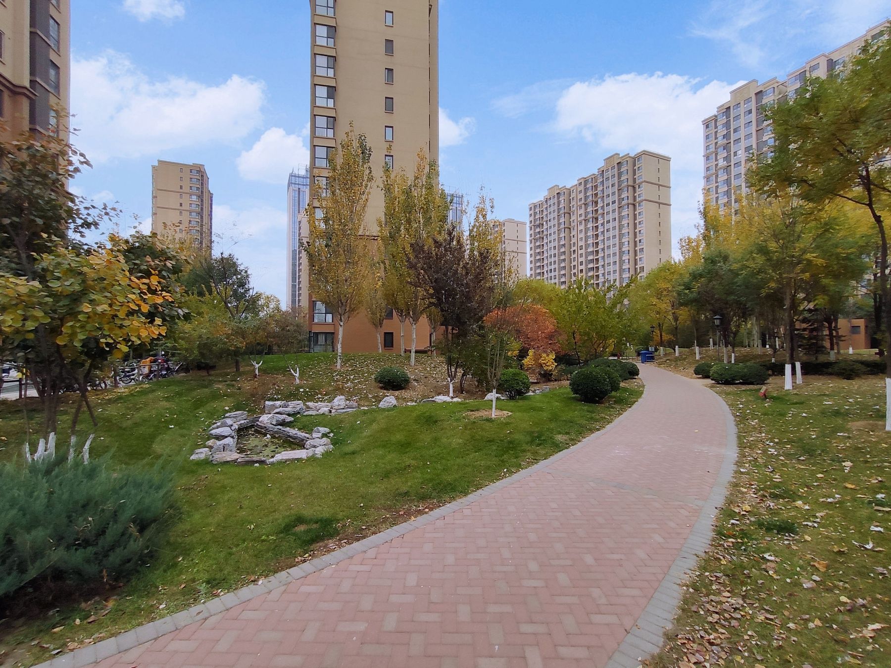 首开熙悦山澜庭 environment