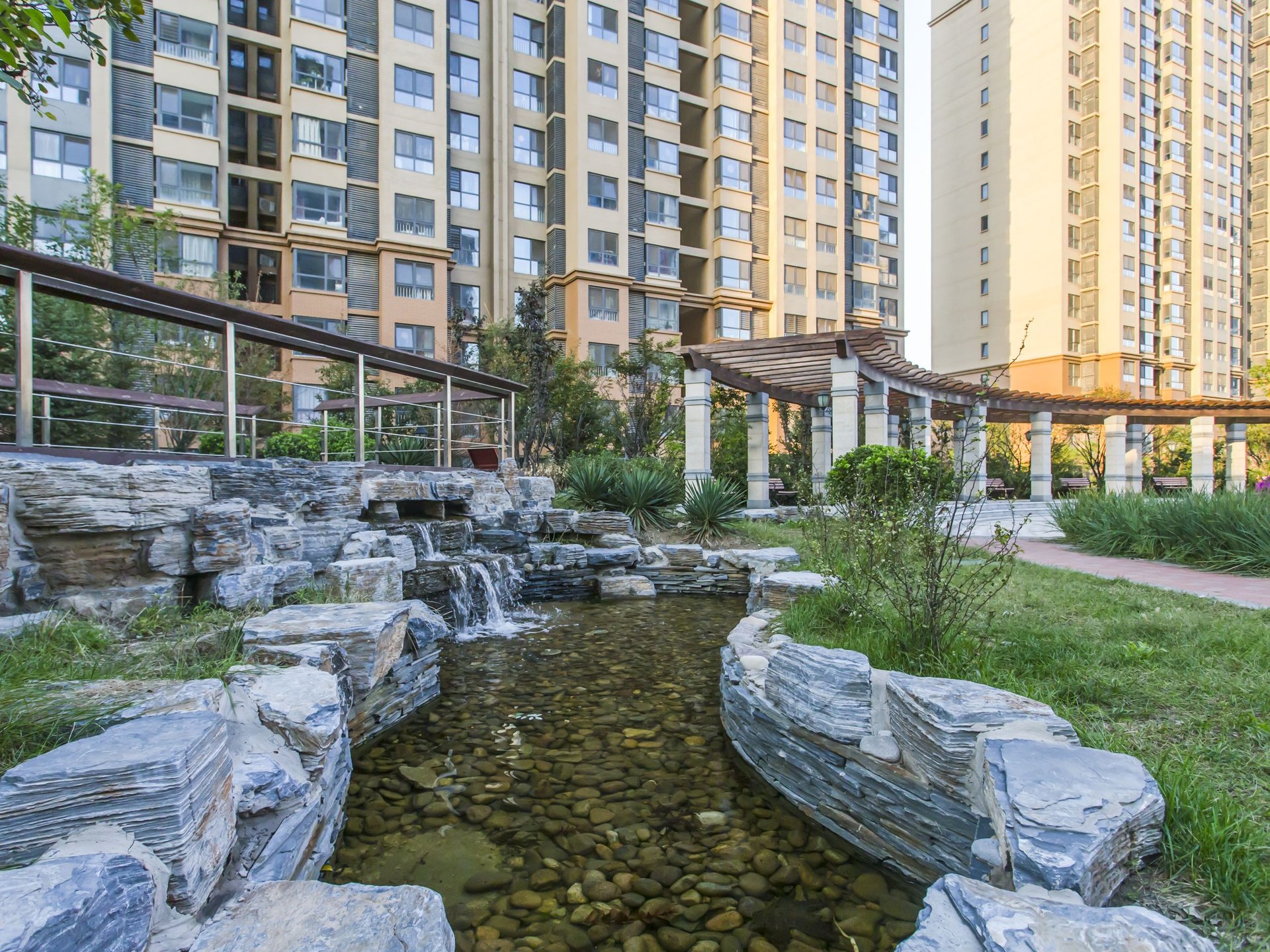首开熙悦山澜庭 environment