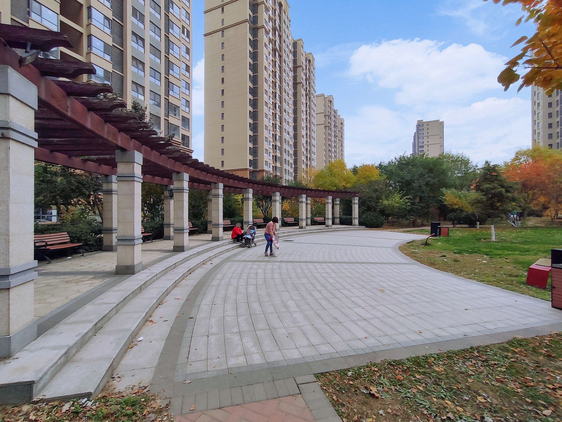 首开熙悦山澜庭 environment