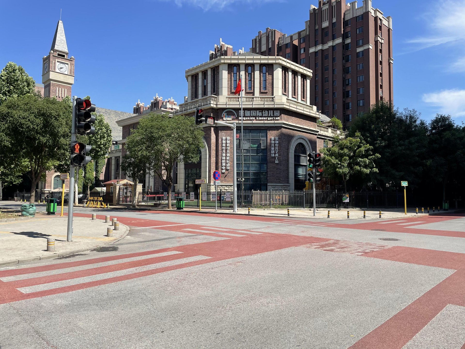 首开熙悦山澜庭 environment