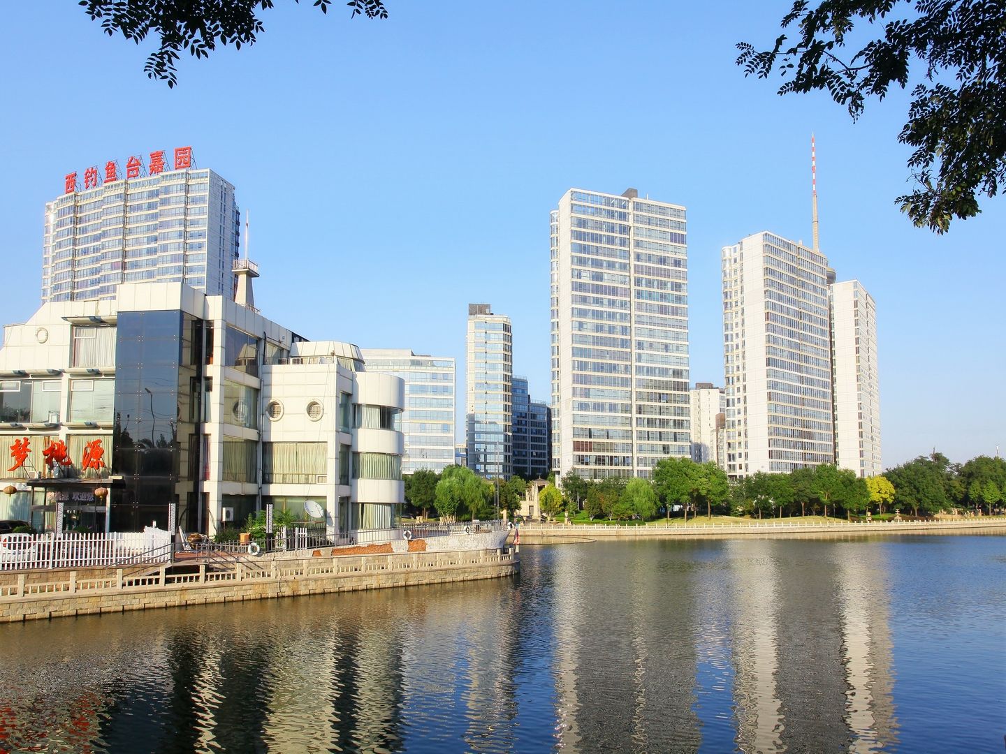 西钓鱼台嘉园 environment