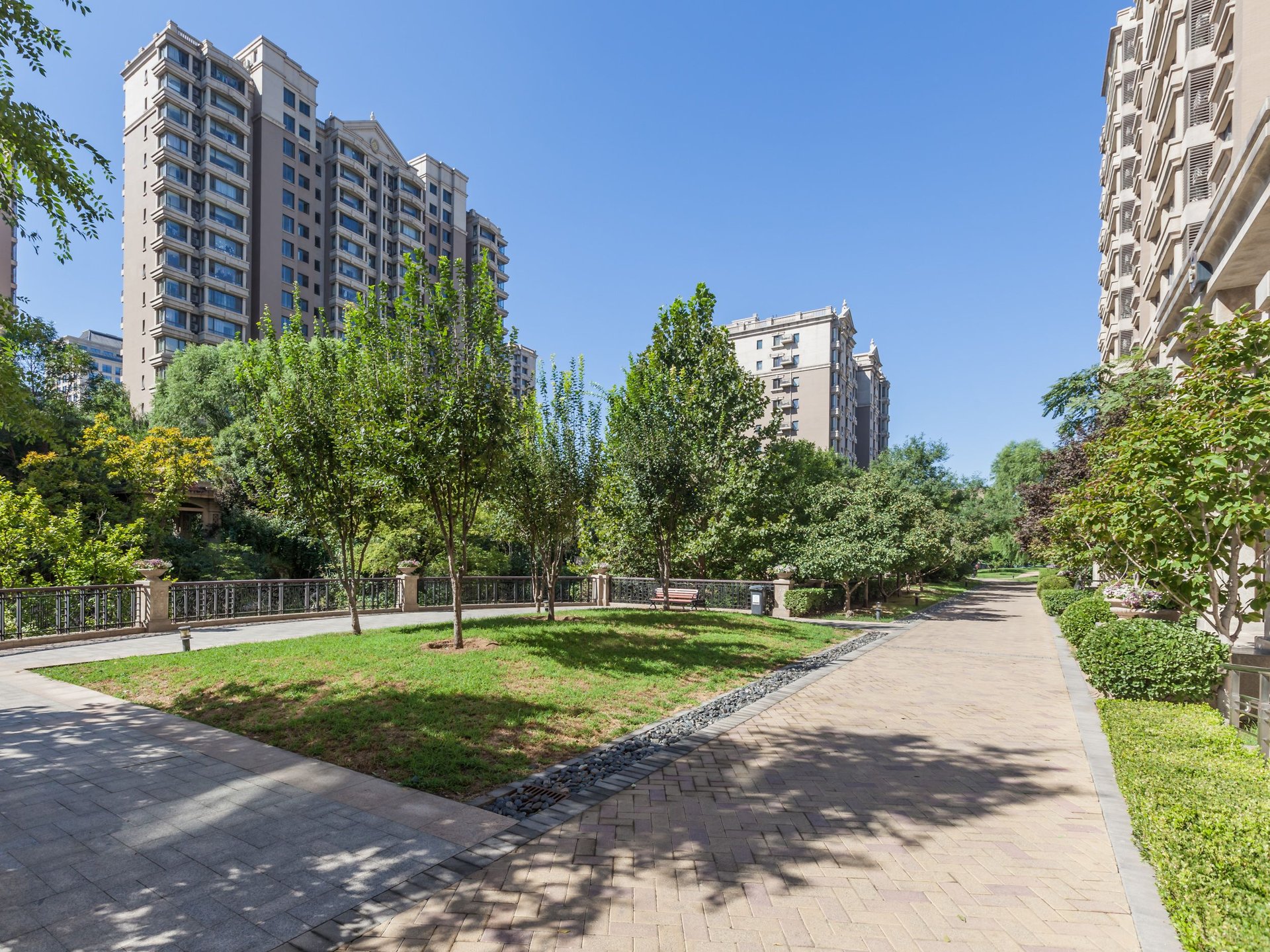 远洋万和城B区 environment