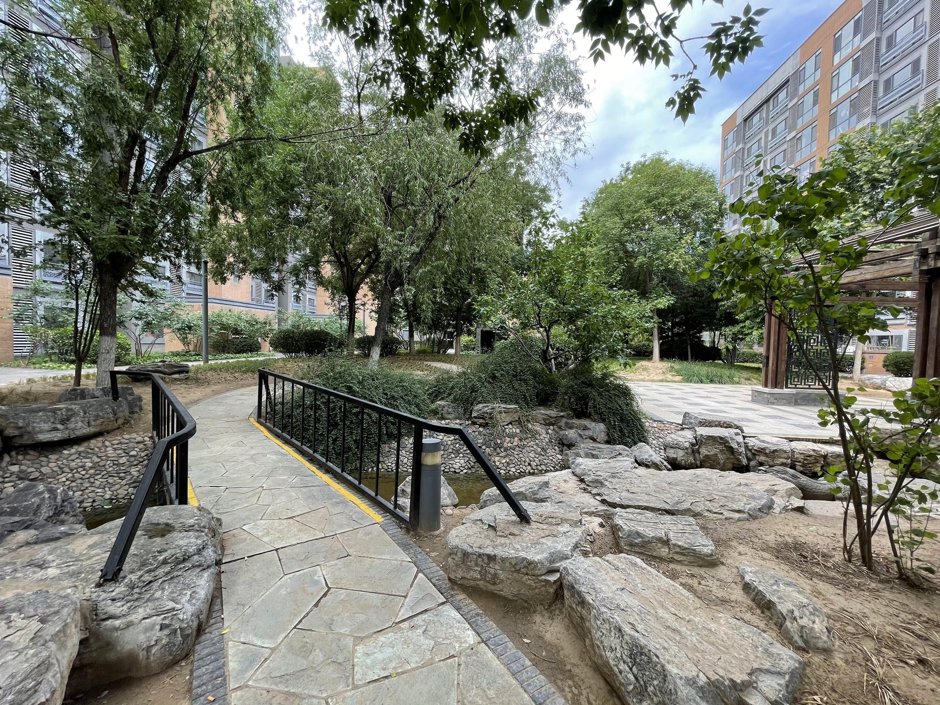 长阳半岛4号院 environment